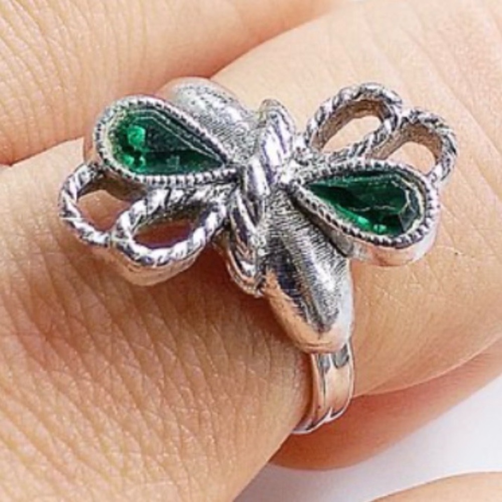 Vintage Sarah Coventry 1976 Irish Treasure green rhinestone adjustable ring.